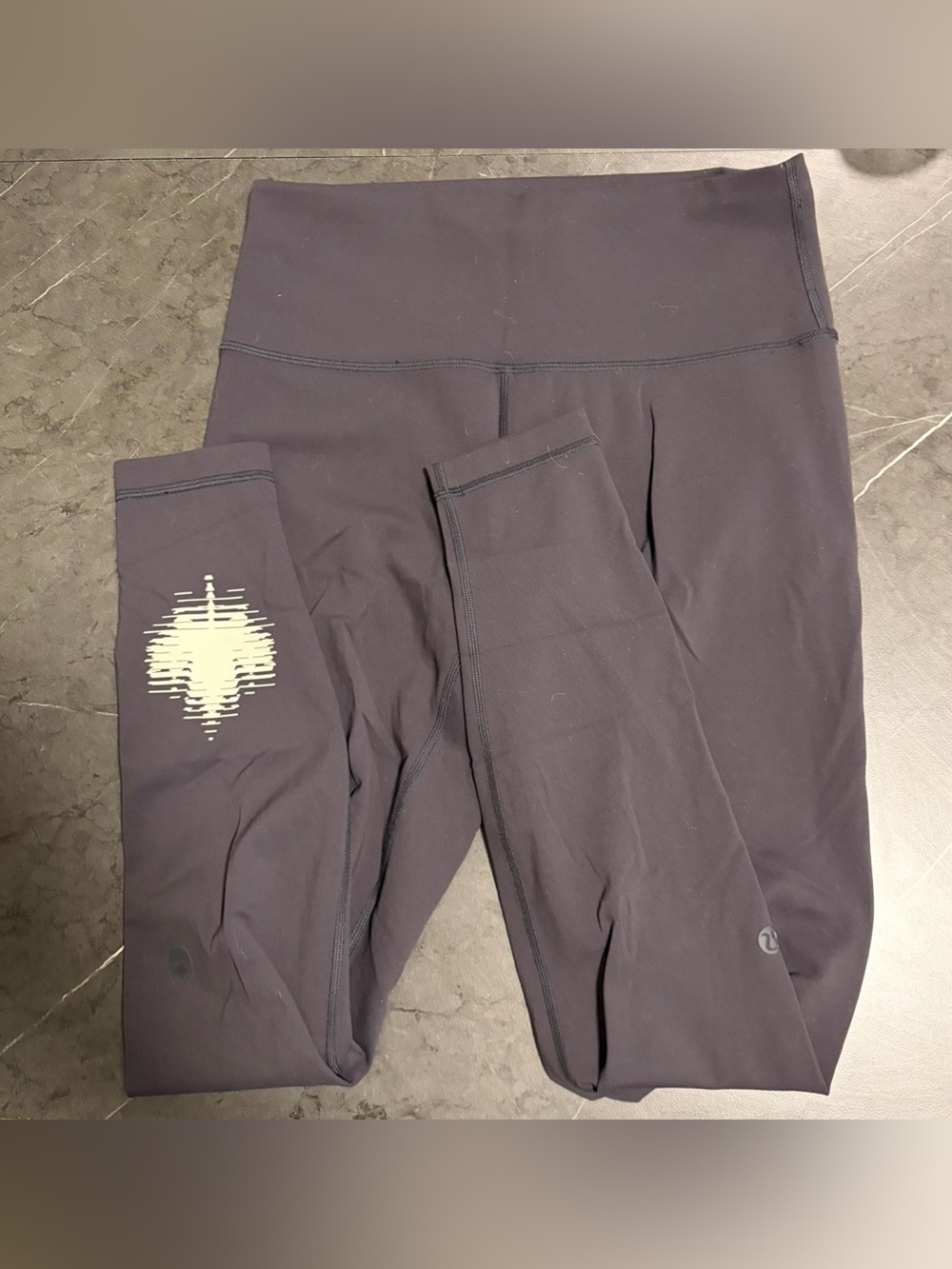Lululemon Team Canada Wunder Trains - Sz 10